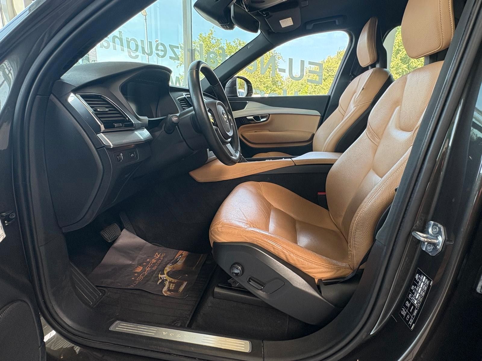Fahrzeugabbildung Volvo XC 90 XC90 Momentum 2WD 7 sitze volleder, acc