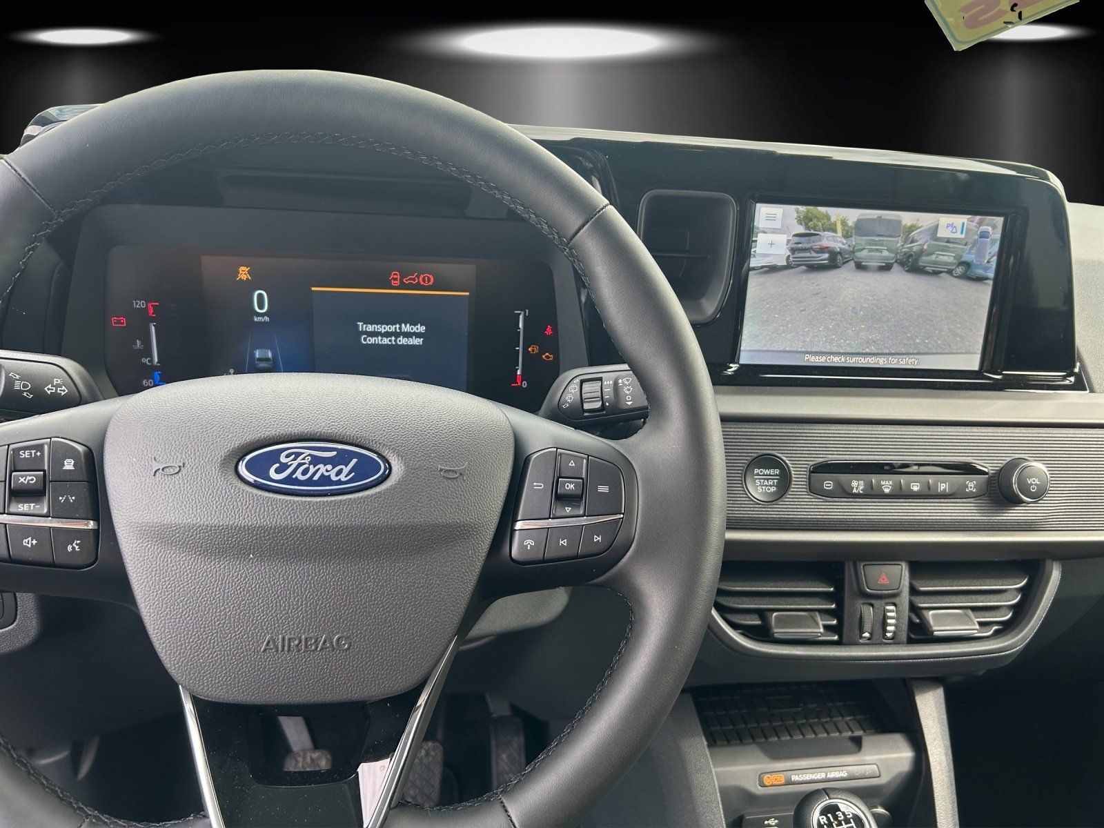 Fahrzeugabbildung Ford Tourneo Courier 1,0 Ecoboost Titanium