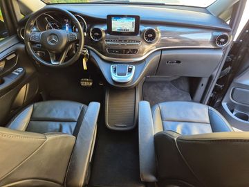 Mercedes V 220 - 9