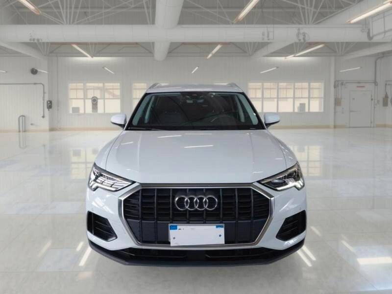 Audi Q3 45 TFSI e S tronic Business imagem 2