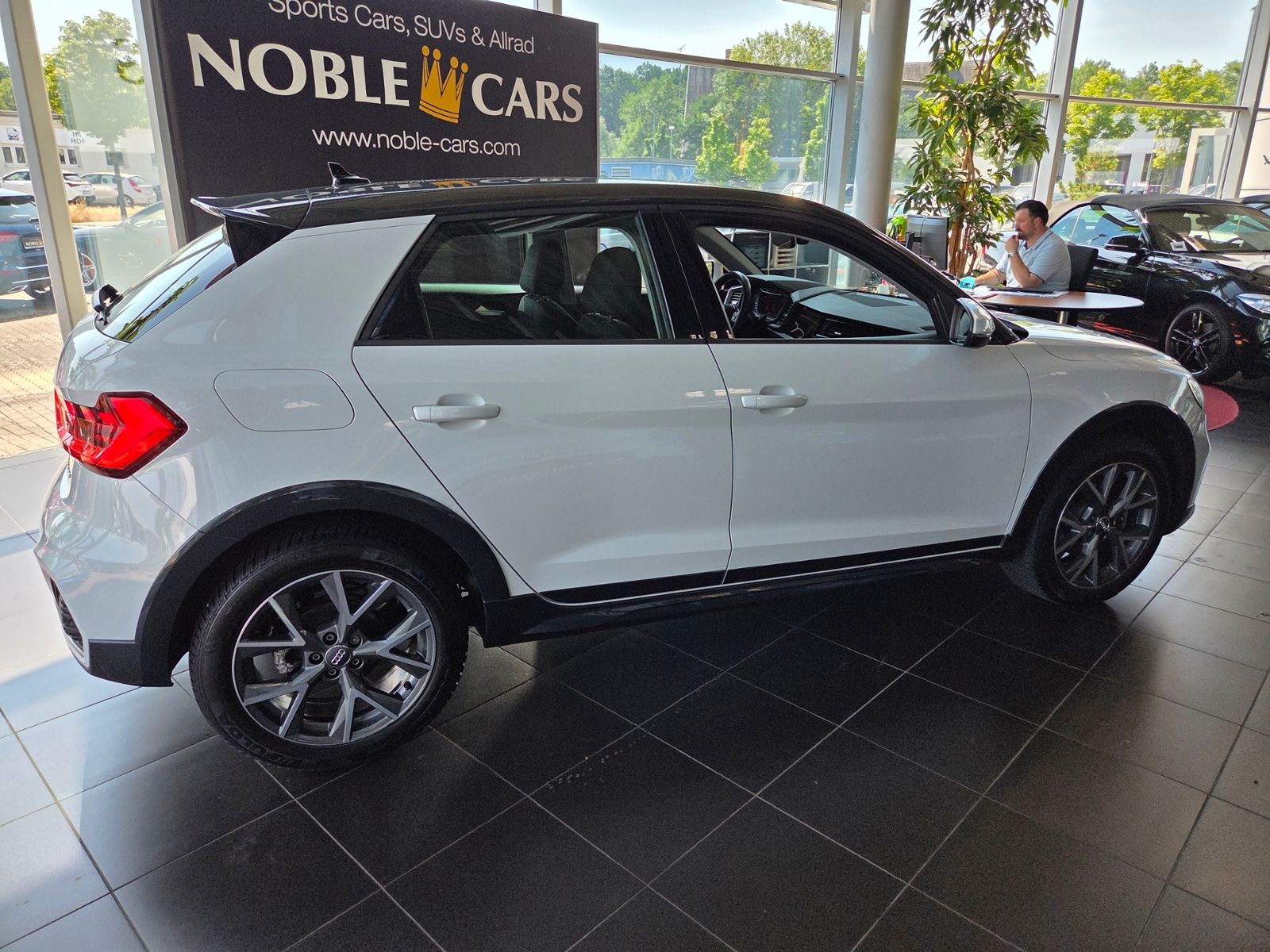 Fahrzeugabbildung Audi A1 citycarver 30 TFSI LED GRA NAV PDC SHZ ALU