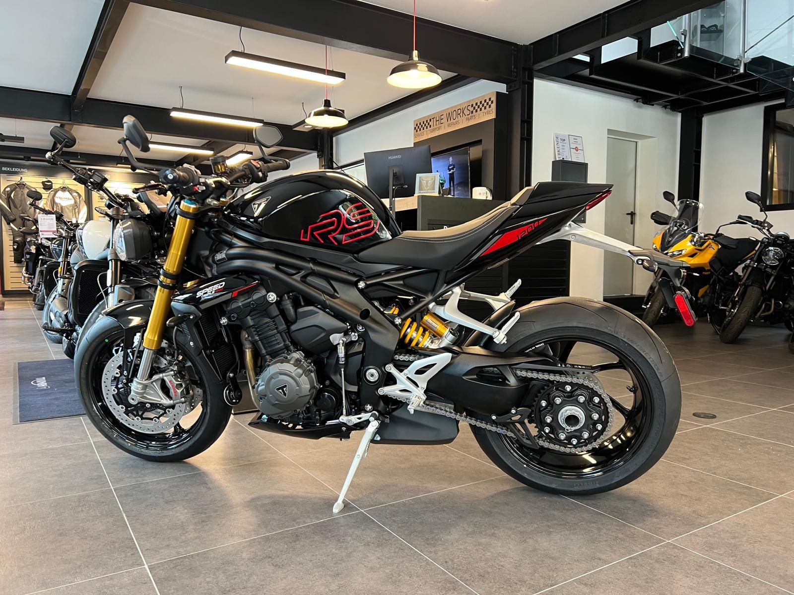 Triumph Speed Triple 1200 RS  NEU * Jet Black