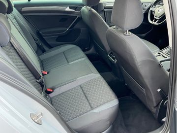 Volkswagen Golf - 12