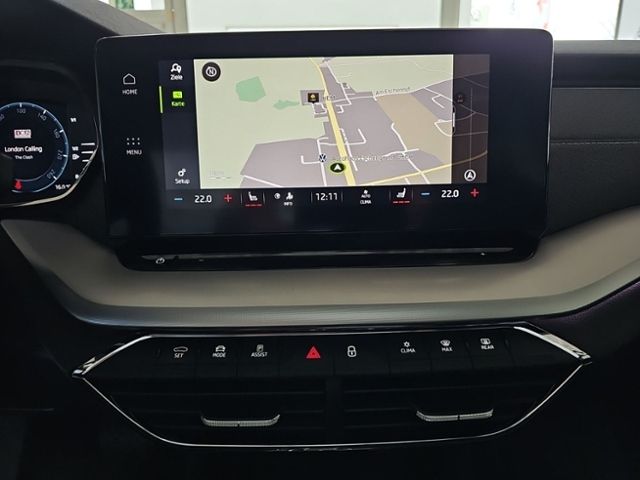 Fahrzeugabbildung SKODA Octavia Combi 2.0 TDI DSG Style MATRIX NAVI PANO