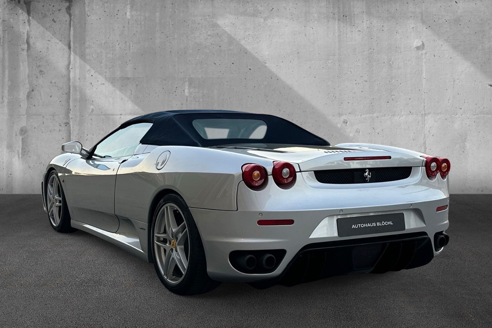 Fahrzeugabbildung Ferrari F430 Spider*PDC*Embleme*HiFi