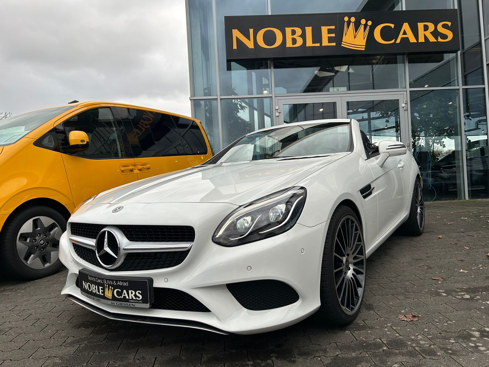 Fahrzeugabbildung Mercedes-Benz SLC 200 9G-Tronic AIRSCARF SHZ PANO NAVI