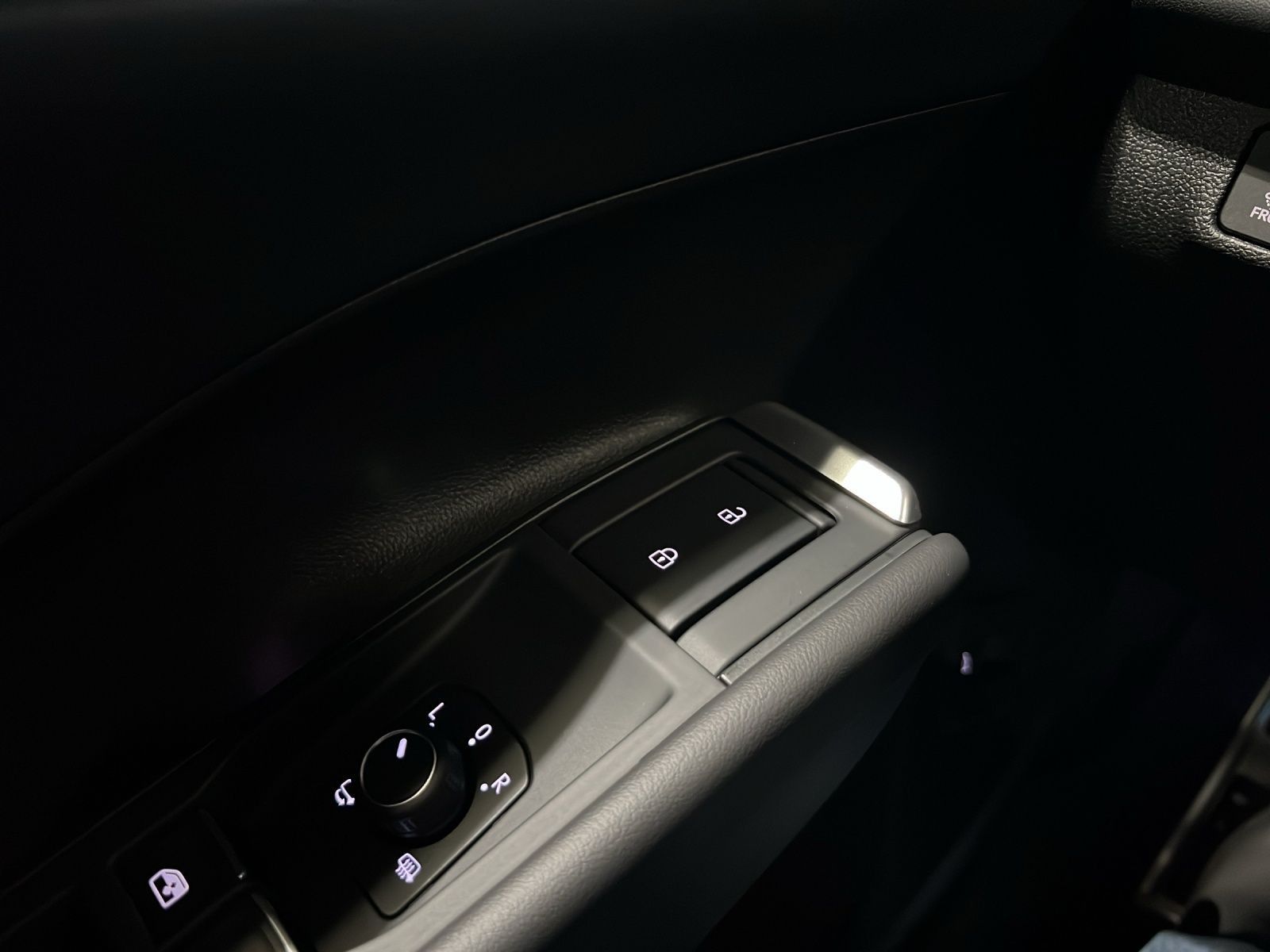 T-Roc R-Line 1.5 eTSI DSG ACC*CarPlay*Area View