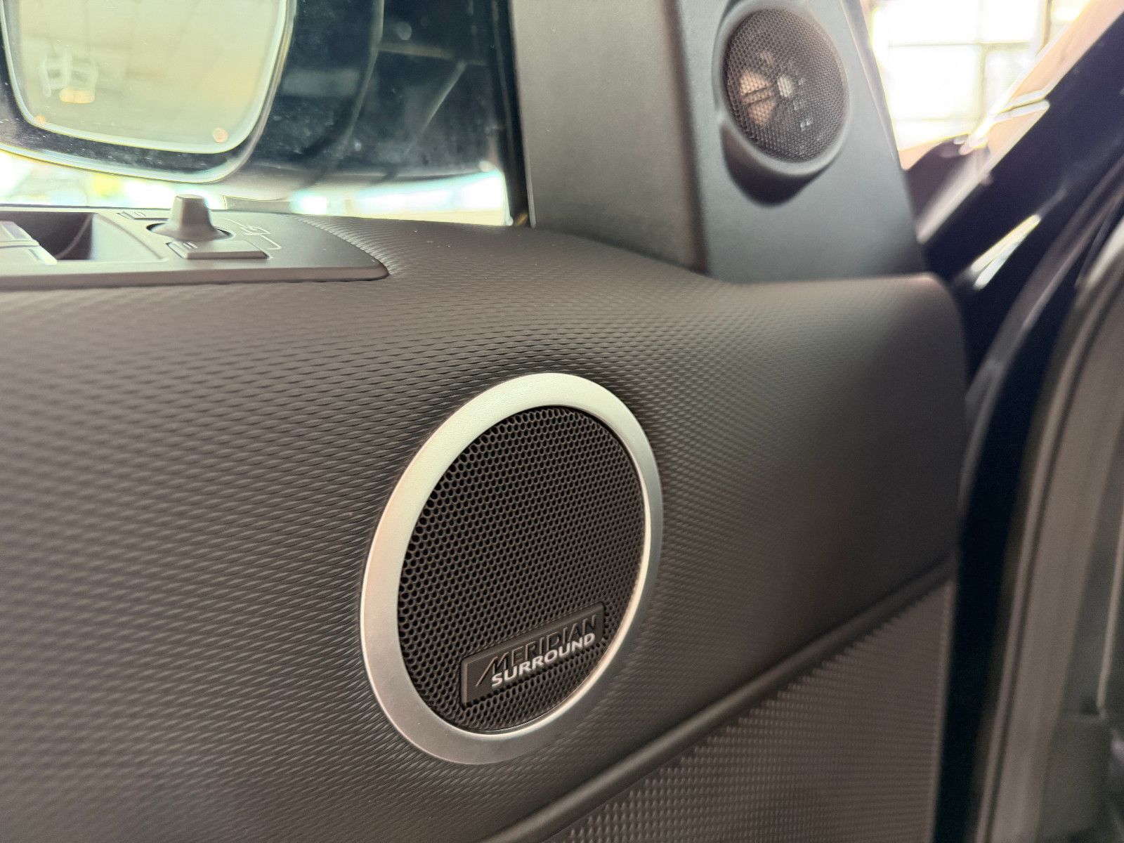 Fahrzeugabbildung Land Rover Discovery 5 R-Dynamic HSE D250 c AWD/PANO/MEMORY