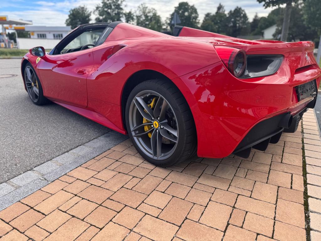 Ferrari 488 Spider