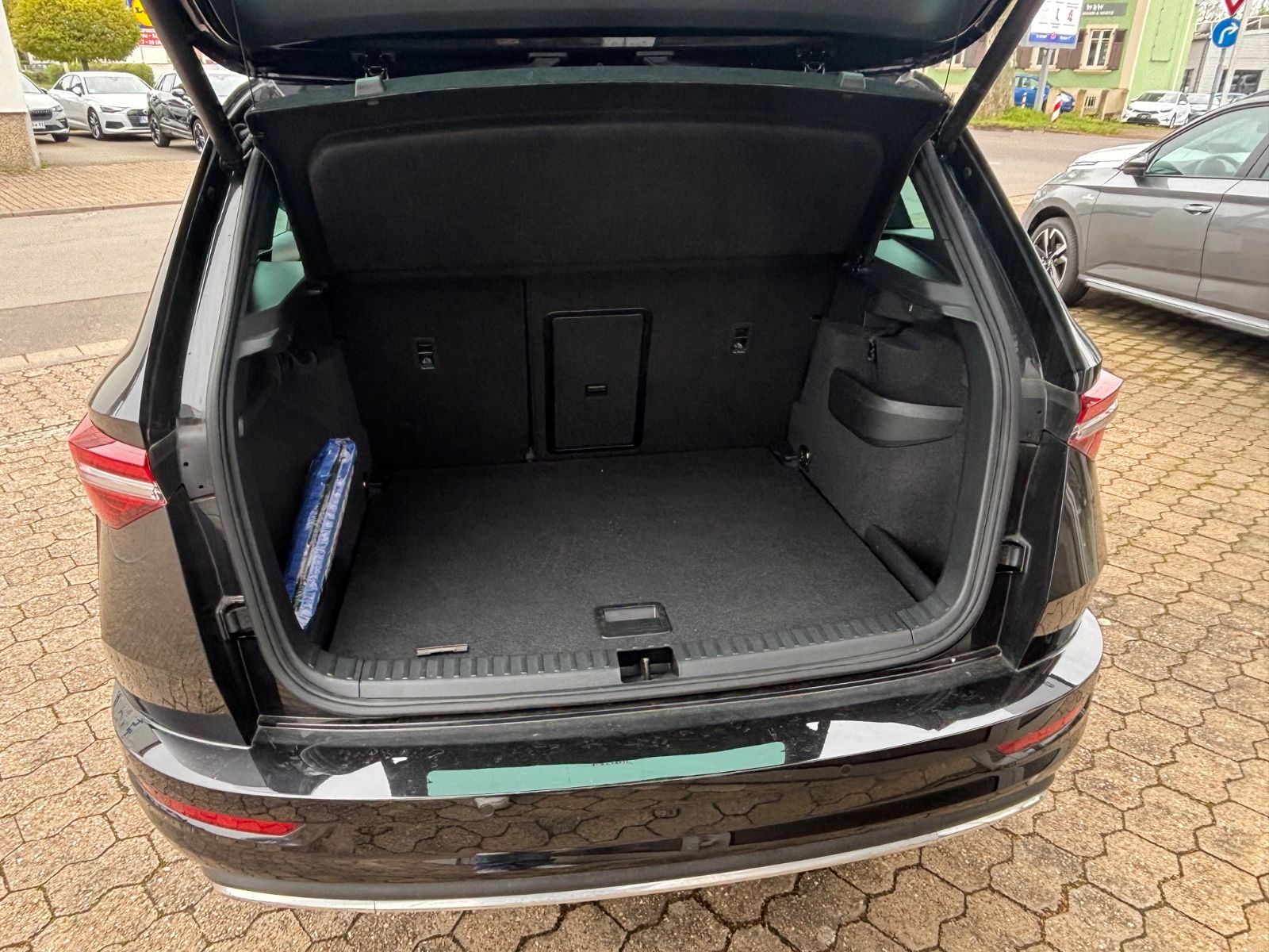 Fahrzeugabbildung SKODA Karoq Sportline 1.5 TSI Pano AHK