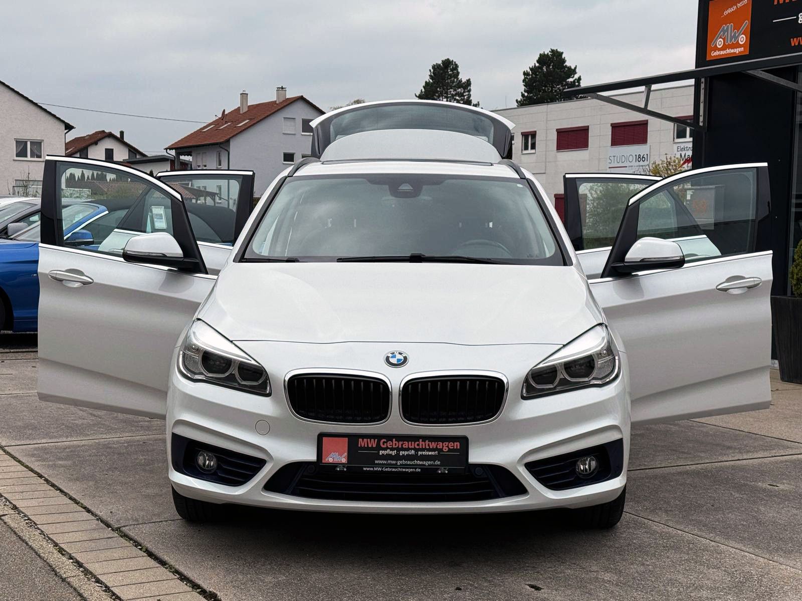 Fahrzeugabbildung BMW 218i Active Tourer Aut. Sport-Line LED KAM PANO