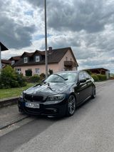 BMW E90 320i M-Paket - BMW 320 mit Benzin-Antrieb: Limousine, 320i E90