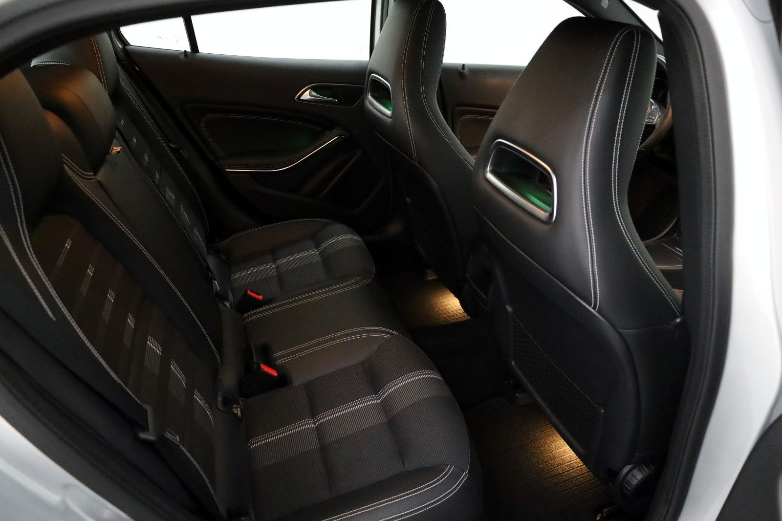 Fahrzeugabbildung Mercedes-Benz GLA 200 Urban T.Leder,Navi,LED,Kamera,SH,SR+WR