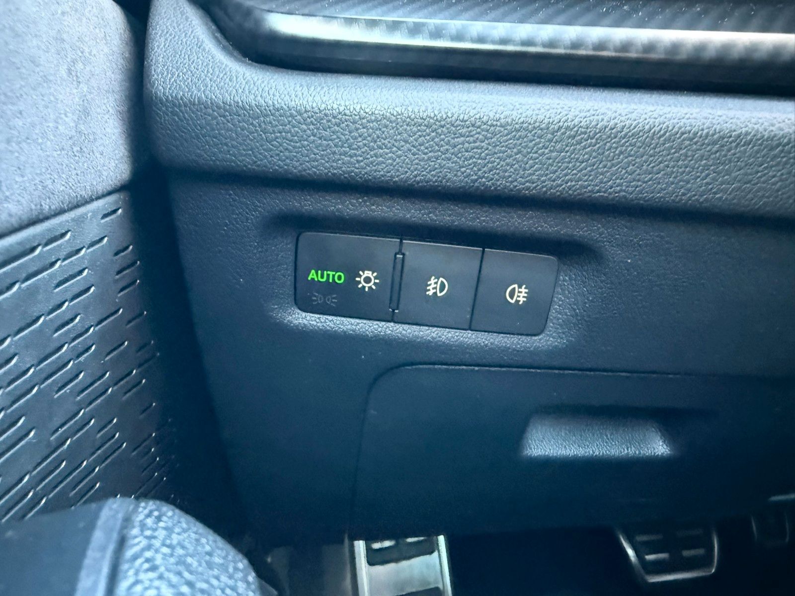Fahrzeugabbildung SKODA Octavia 1.4 TSI iV RS HUD+R-Kamera+
