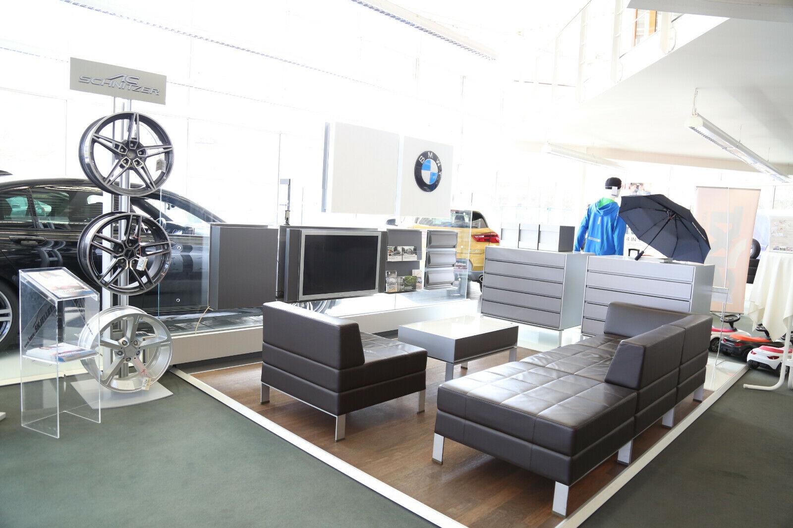 showroom-image-top