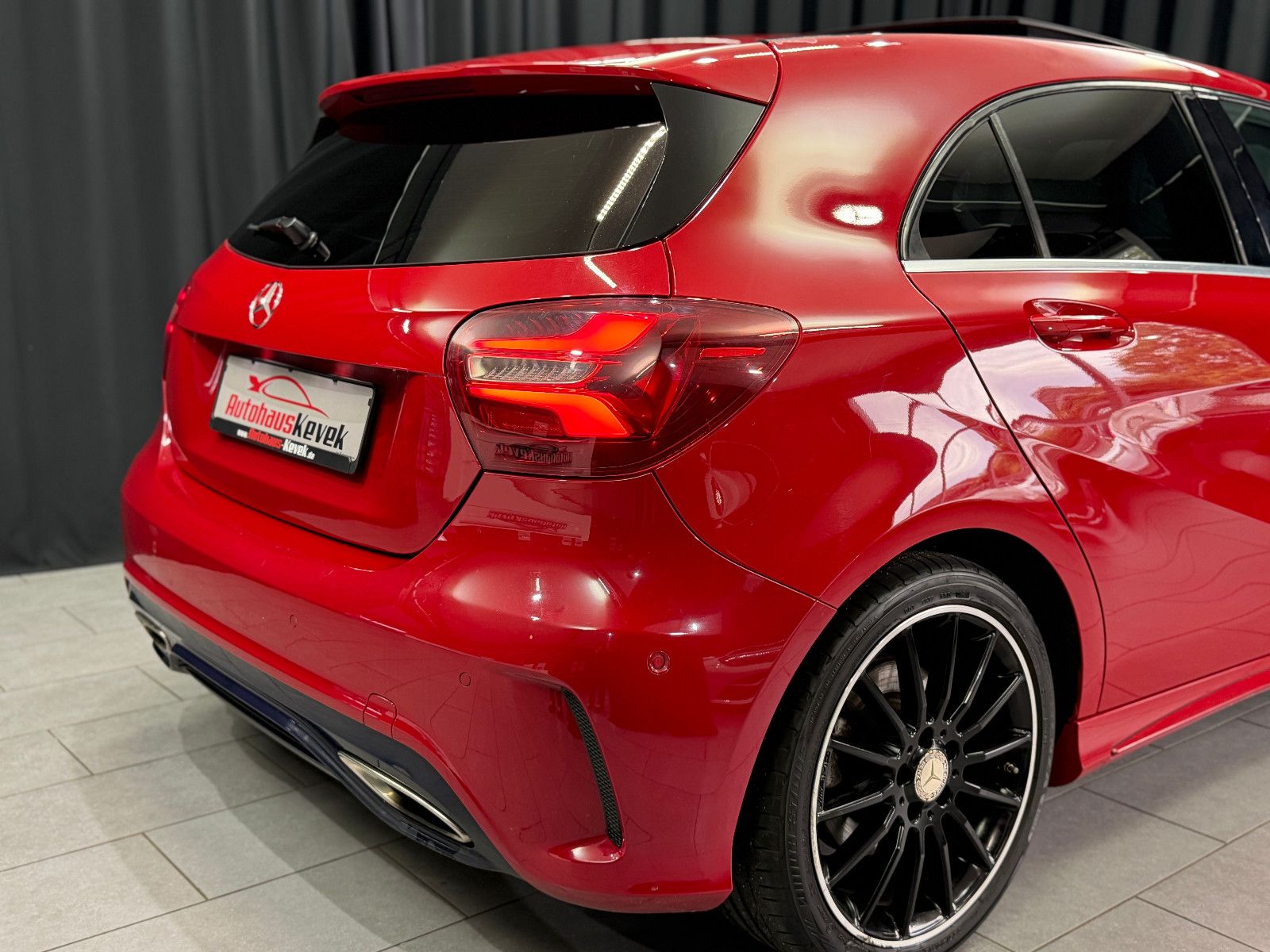 Fahrzeugabbildung Mercedes-Benz A 250 4Matic AMG-LINE|PANORAMA|7G AUTOMATIK|