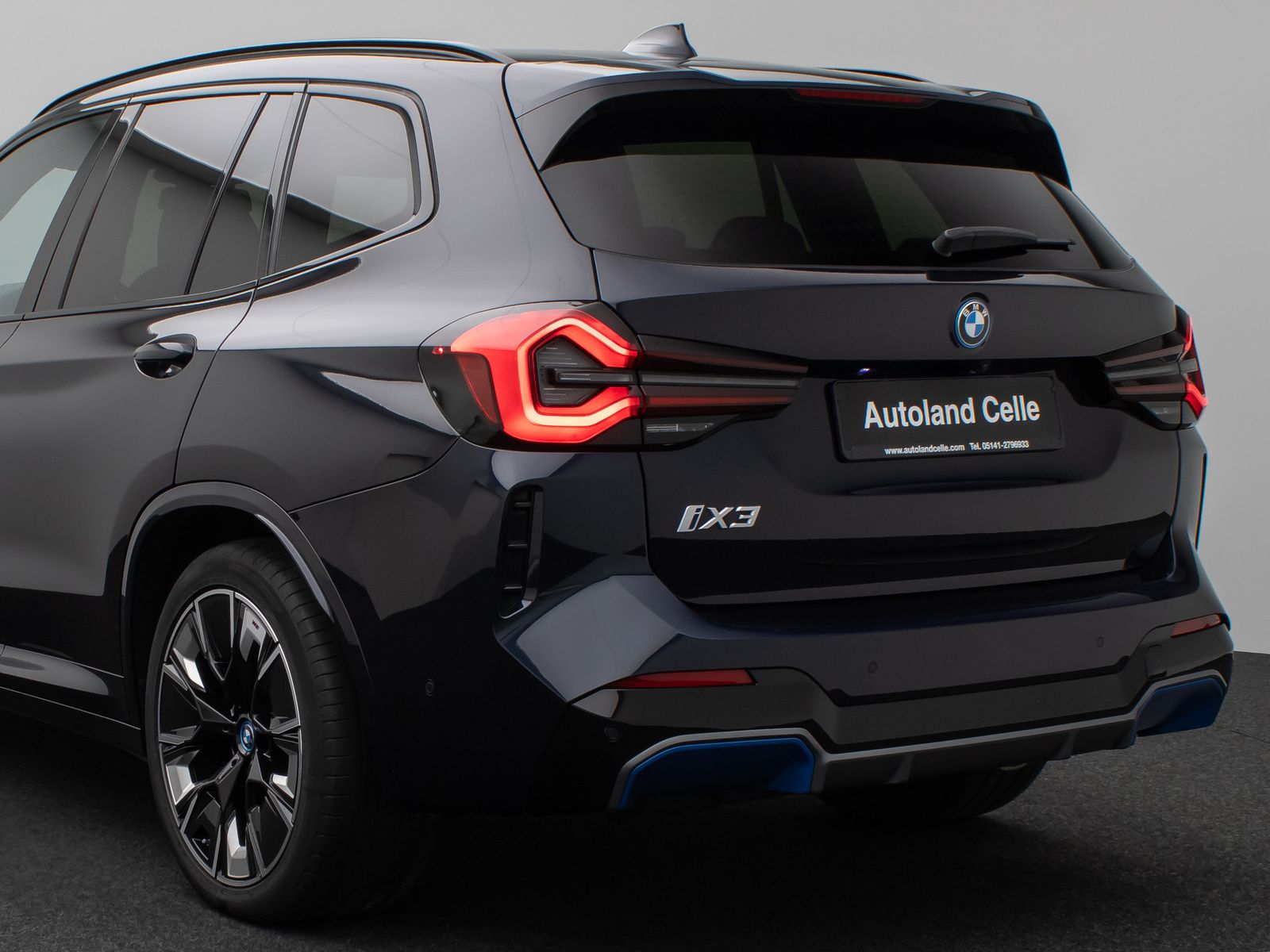 Fahrzeugabbildung BMW iX3 M Sport Impressive Panorama 360°HUD DAB H/K