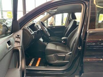 Volkswagen Tiguan *NAV*TEMPO*2-ZONEN*SitzHZ*PCD*TÜV 527*
