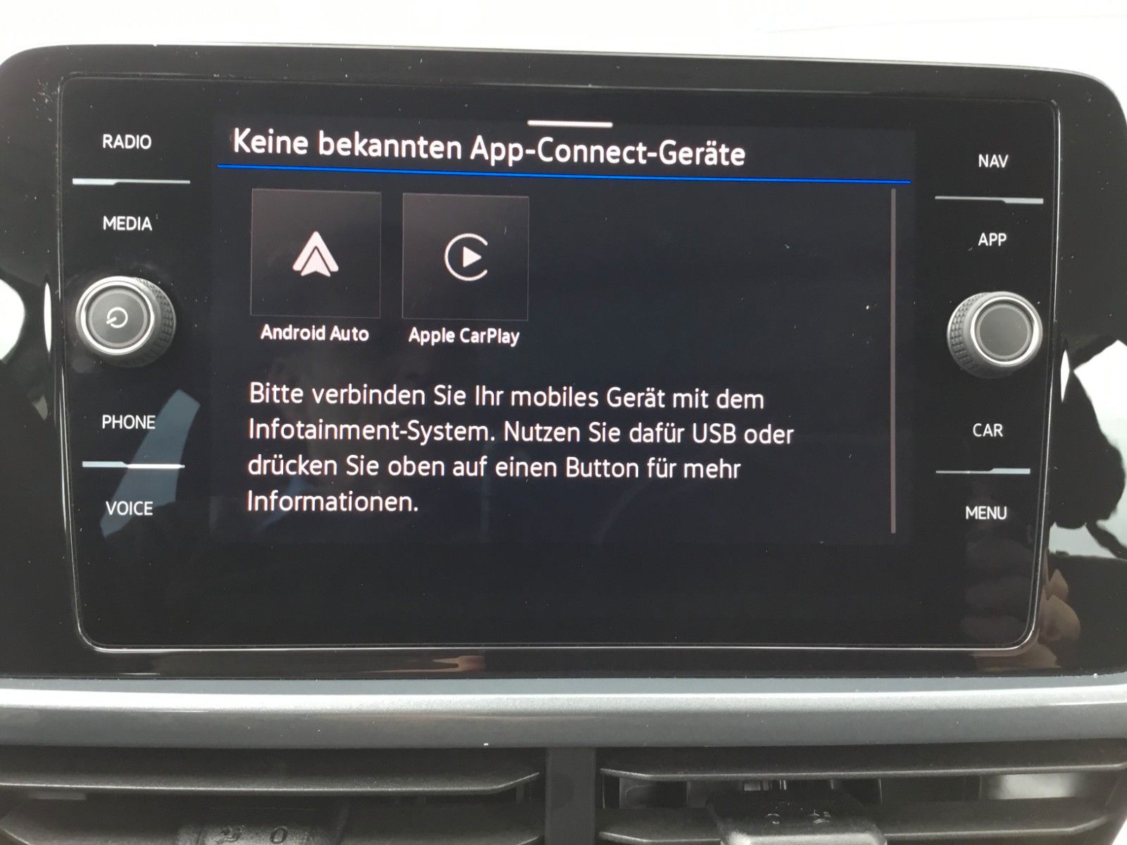 Fahrzeugabbildung Volkswagen T-Roc 1.5 TSI DSG Style+AHK+MatrixLED+ACC+Pano