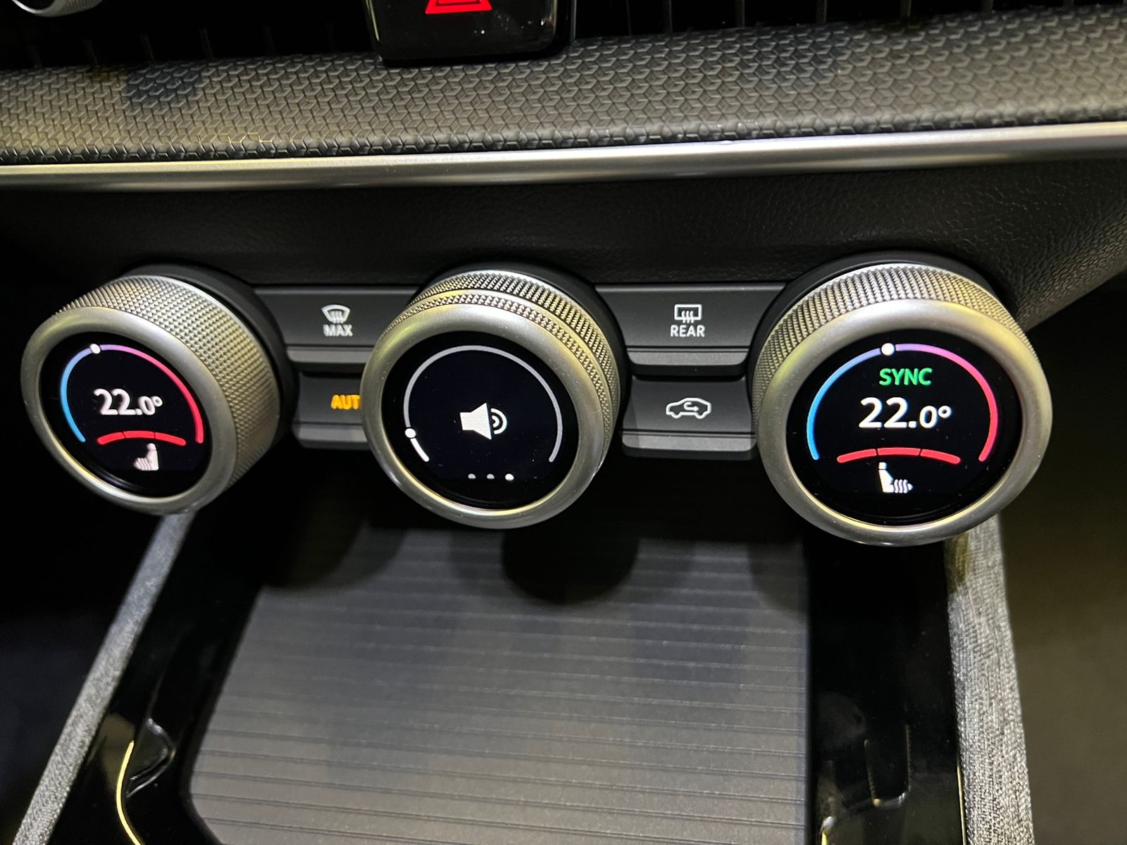 Fahrzeugabbildung SKODA Superb Combi Selection 1.5 TSI mHEV DSG *AHK, LE