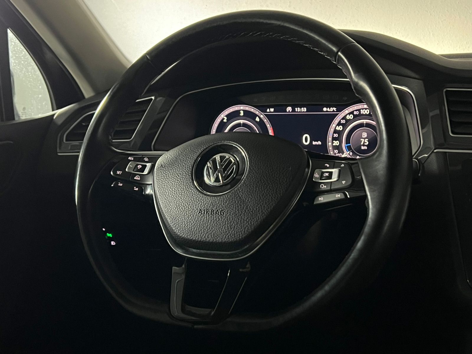 Fahrzeugabbildung Volkswagen Tiguan 2.0 TDI Highline/ACC/VRTL PIT/360/MASSAGE