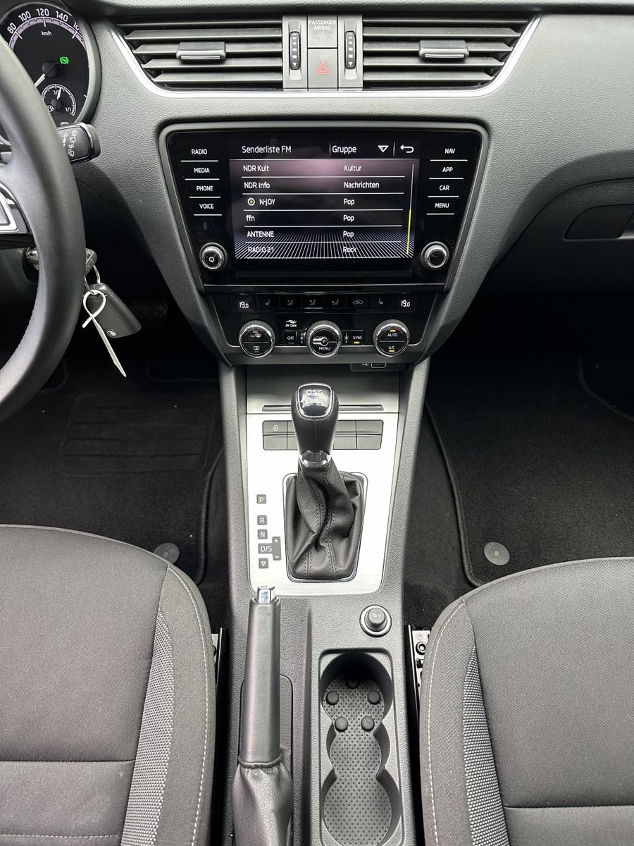 Fahrzeugabbildung SKODA Octavia Combi 2.0 TDI DSG Tour NAV+LED+ACC+DAB