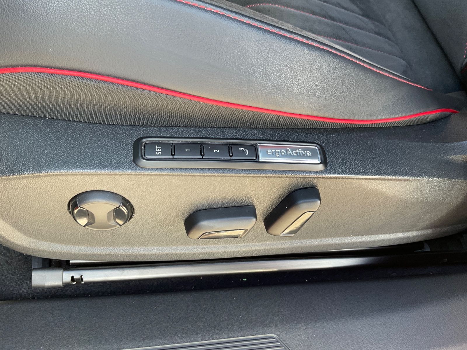 Fahrzeugabbildung Volkswagen ID.4 GTX 82 kWh 4M,Panorama,AHK,Navi,Kamera