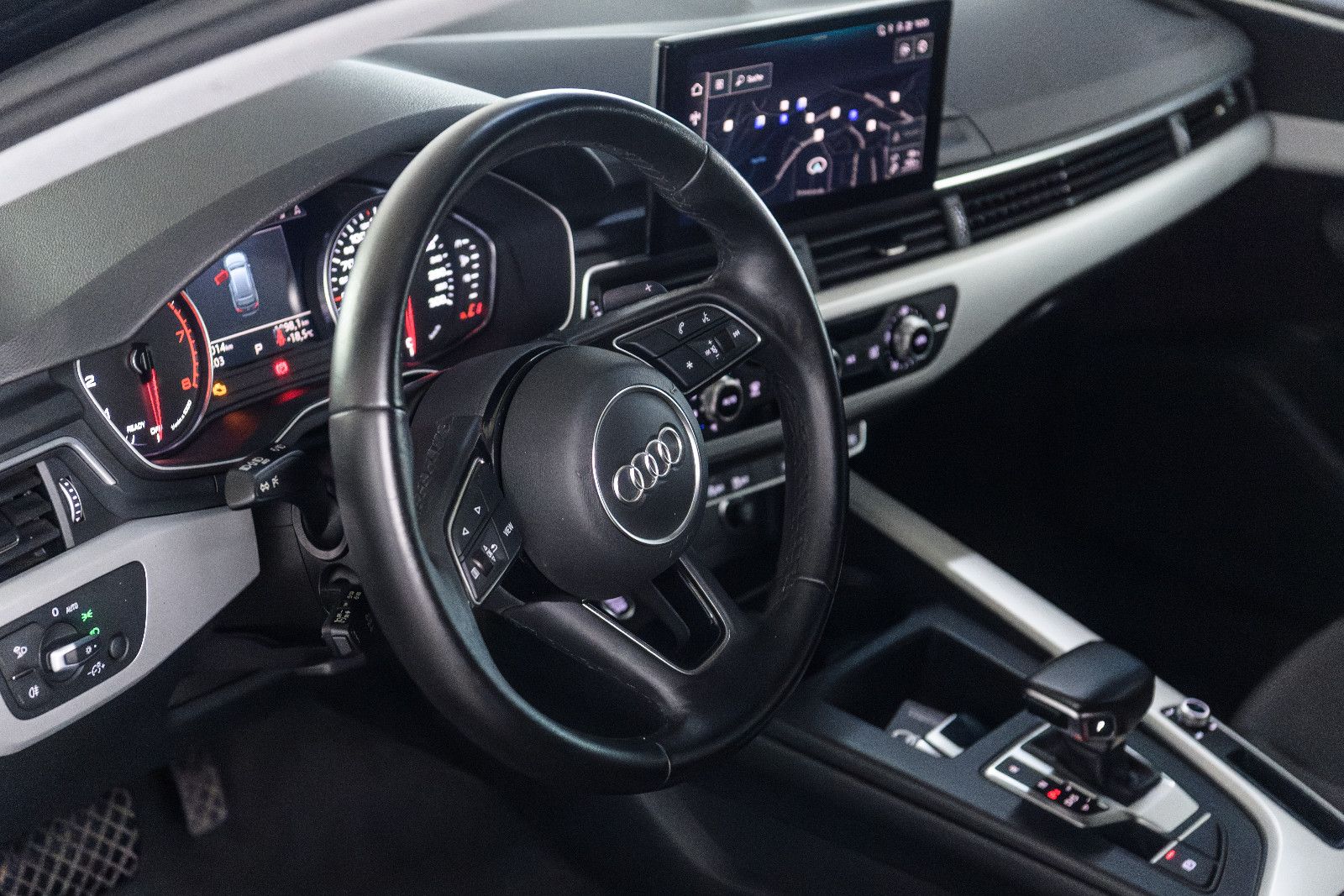 Fahrzeugabbildung Audi A4 35 TFSI S tronic advanced Avant LED/SZH/NAVI