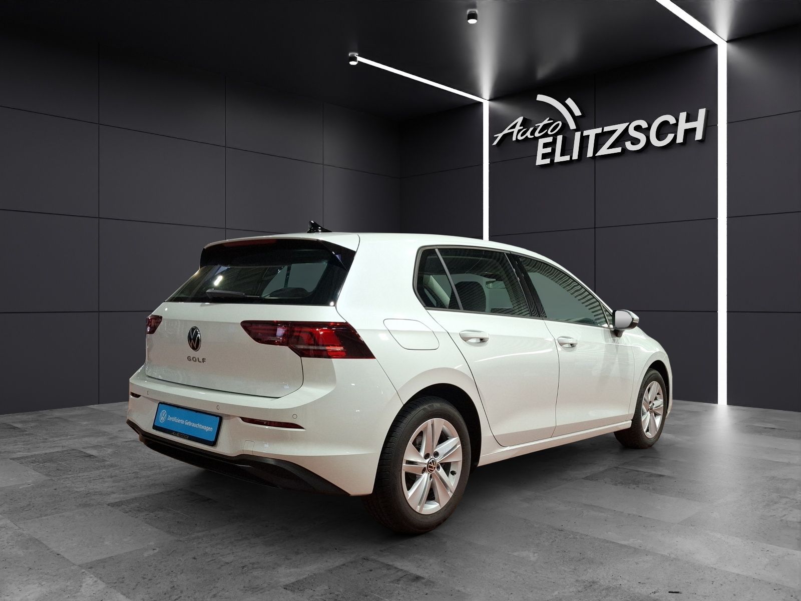 Fahrzeugabbildung Volkswagen Golf VIII TSI Life Standhzg LED Navi AID ACC RFK