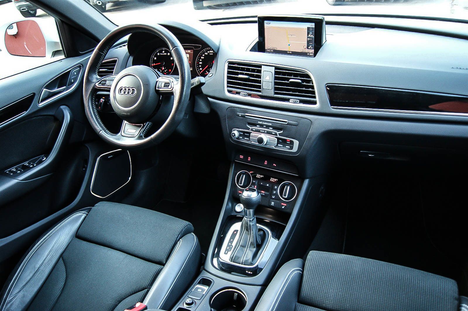 Fahrzeugabbildung Audi Q3 14TSI S-tronic S-LINE PLUS 20-ZOLL PANO BOSE