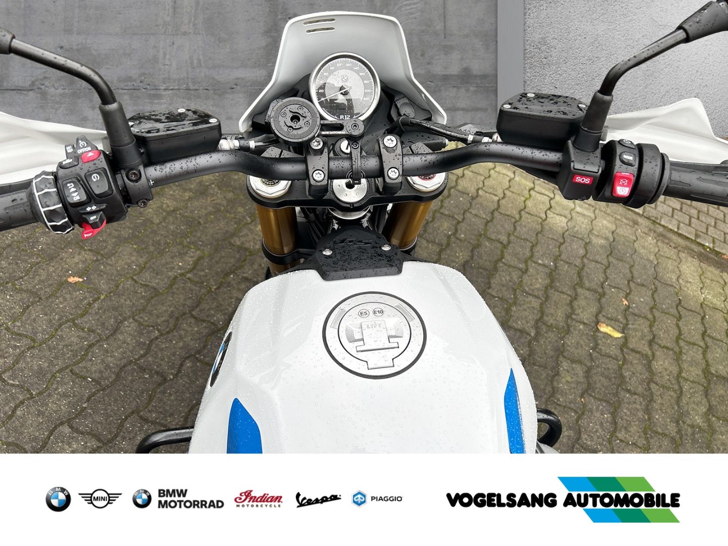 Fahrzeugabbildung BMW R 12 G/S, pulverbeschichtete Fußrasten u. Auspuf