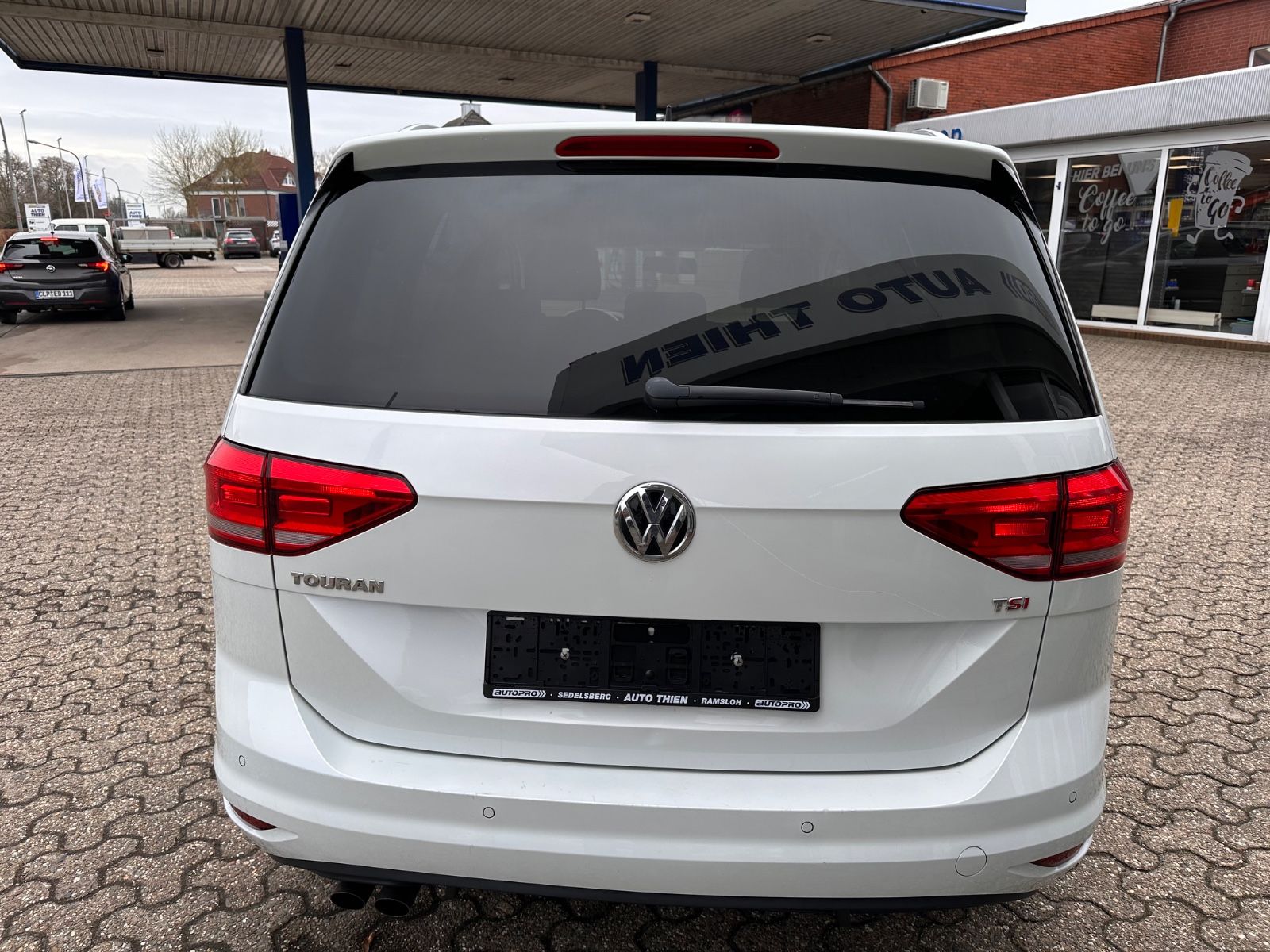 Fahrzeugabbildung Volkswagen Touran Comfortline 1.4 TSI 7-Sitze/ACC/SHZG/Navi