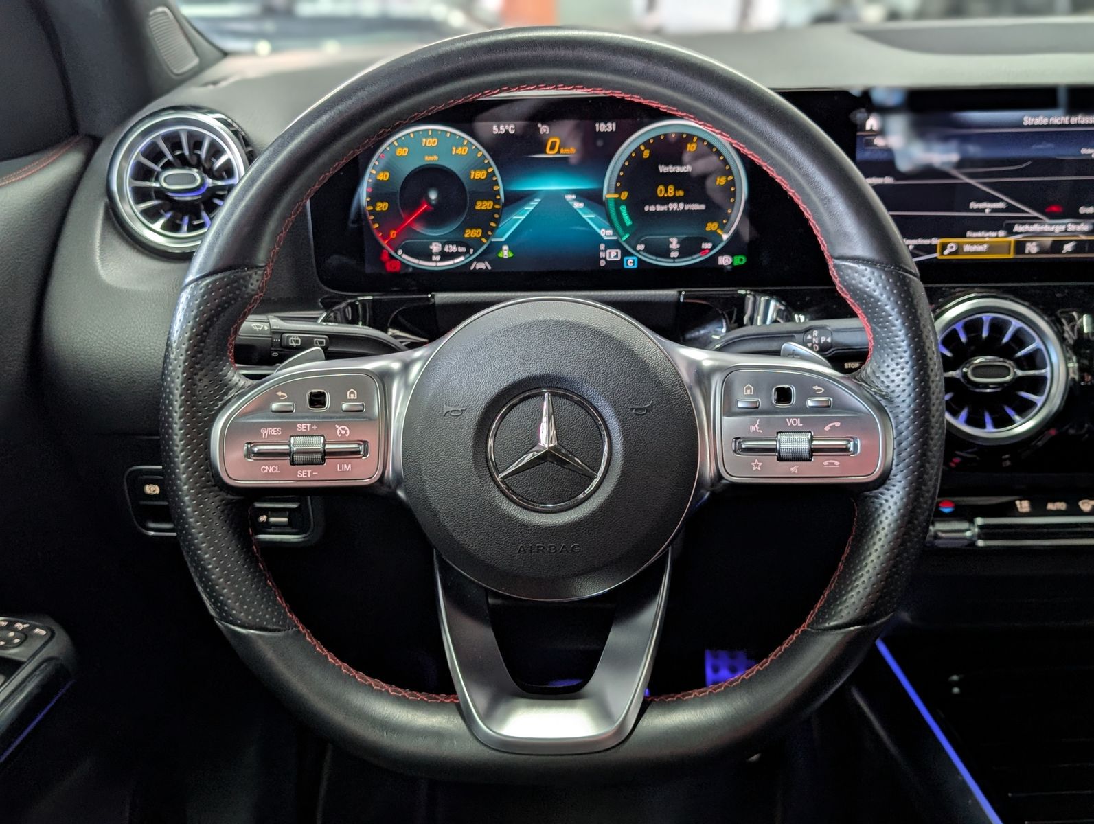 Fahrzeugabbildung Mercedes-Benz GLA 200 d AMG NIGHT PANO ALCANTARA MULTIBEAM 19"