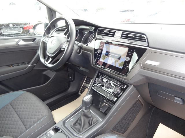 Fahrzeugabbildung Volkswagen Touran IQ.DRIVE/DSG/AHK/7-Sitzer/41.500Km/Kamera