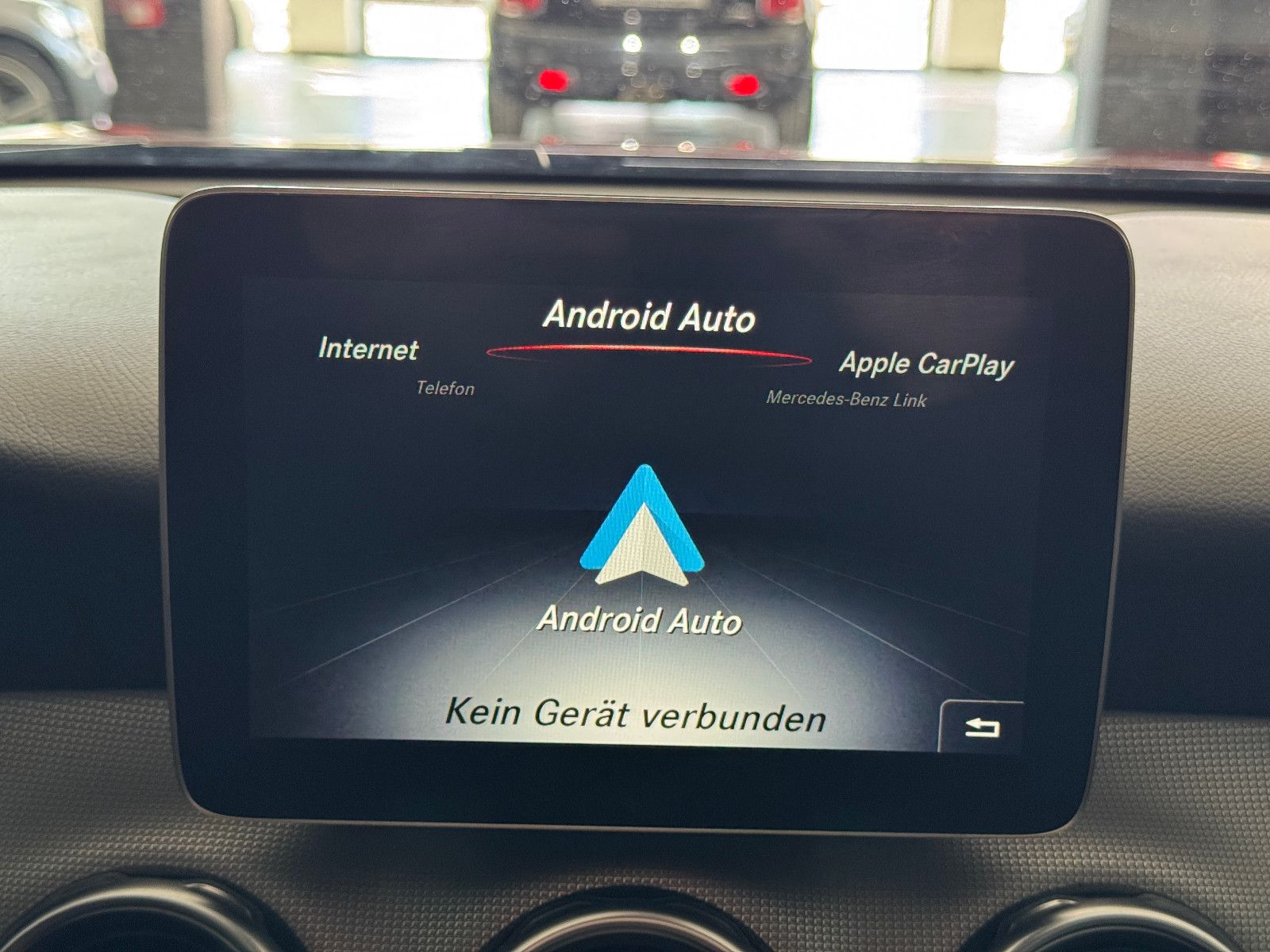 Fahrzeugabbildung Mercedes-Benz GLA 200 7G-DCT SPORTPAKET URBAN NAVI LED KAMERA