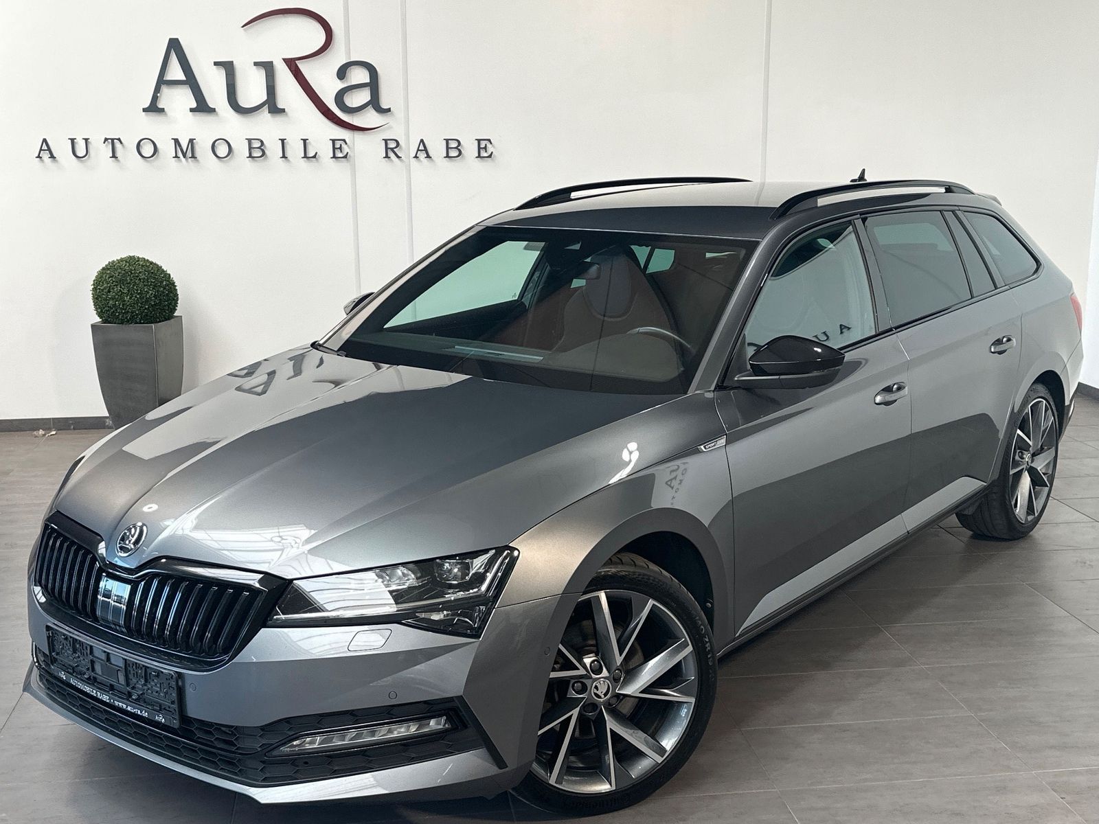 Fahrzeugabbildung SKODA Superb Combi 2.0 TDI DSG Sportline NAV+LED+AHK