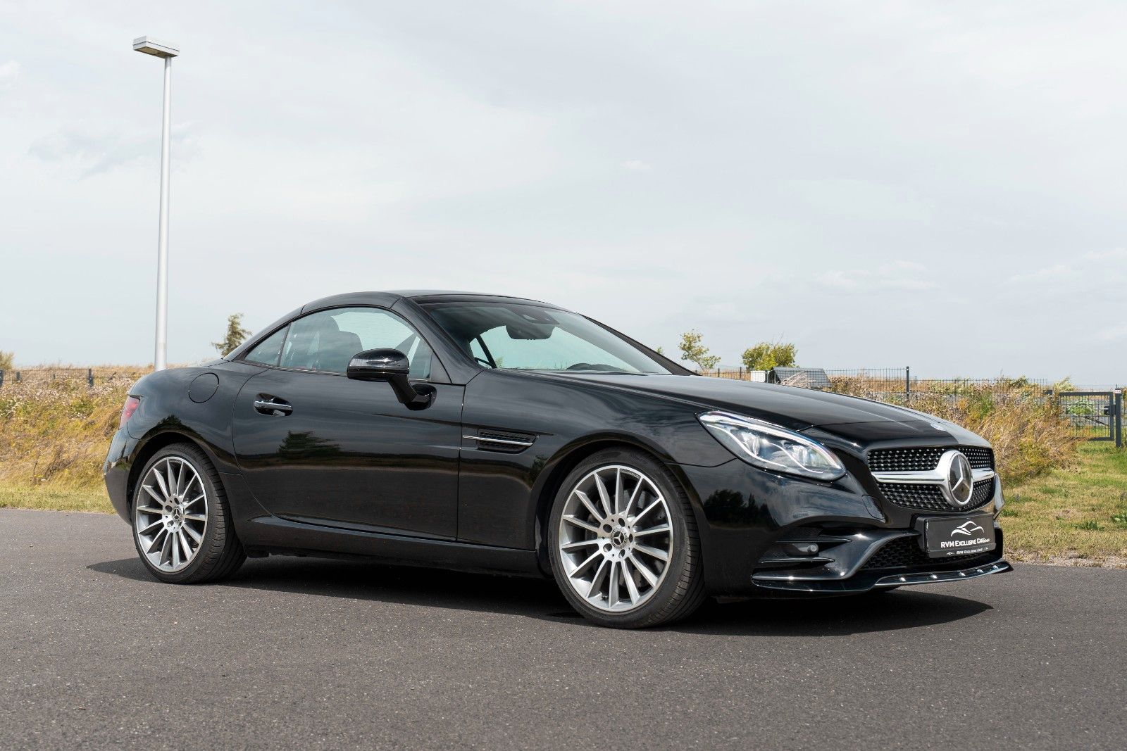 Fahrzeugabbildung Mercedes-Benz SLC 300 AMG Roadster H&K TOTW LED KAM NAV