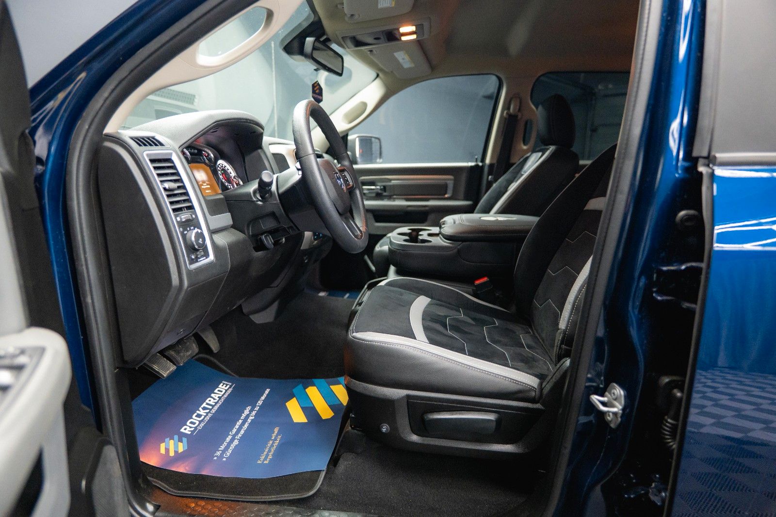 Fahrzeugabbildung Dodge RAM 5.7 V8 HEMI 4x4 OFFROAD Night Edition *19%*