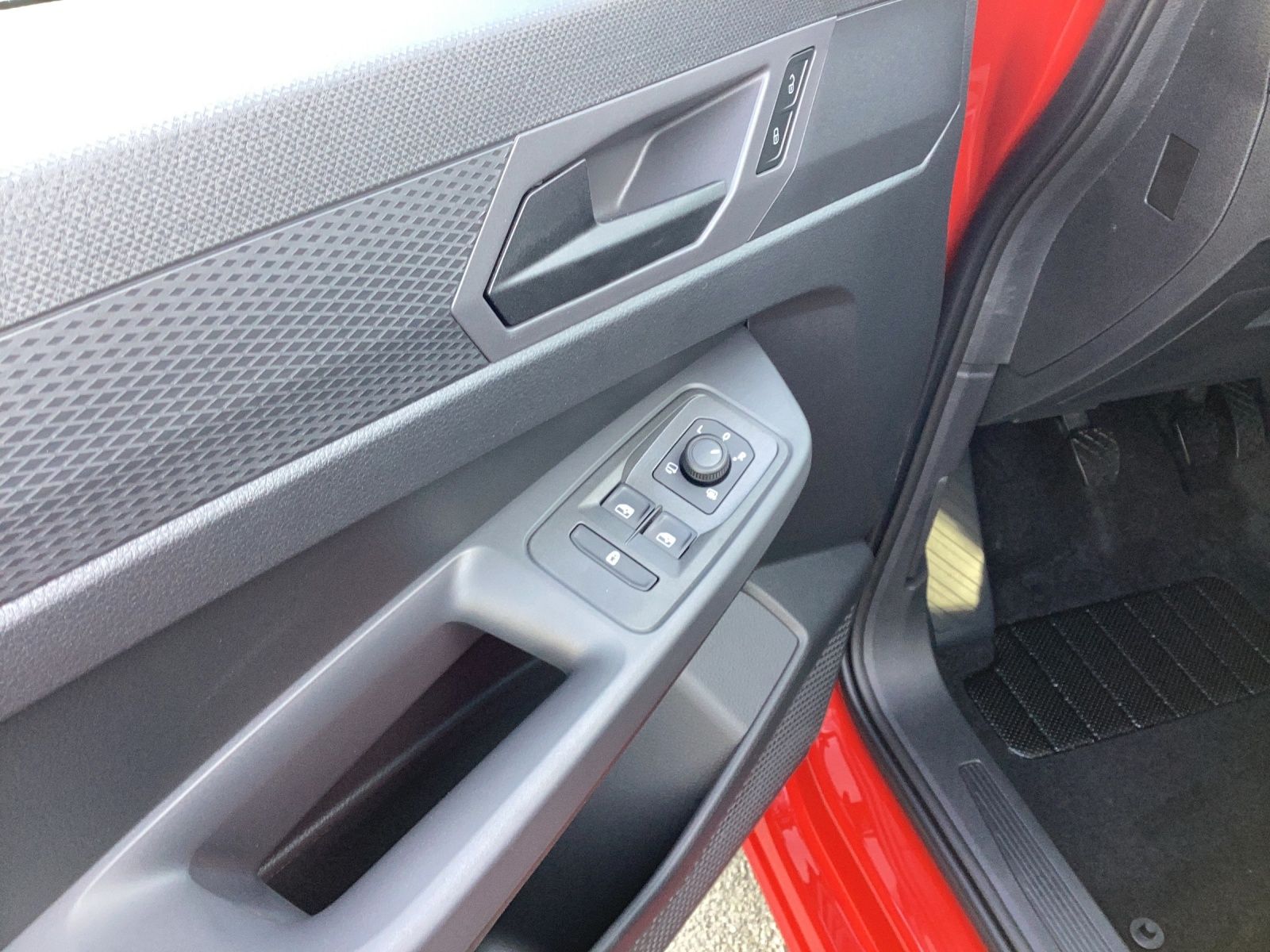 Fahrzeugabbildung Volkswagen Caddy TDI AHK LED KLIMA SHZ LICHT SICHT
