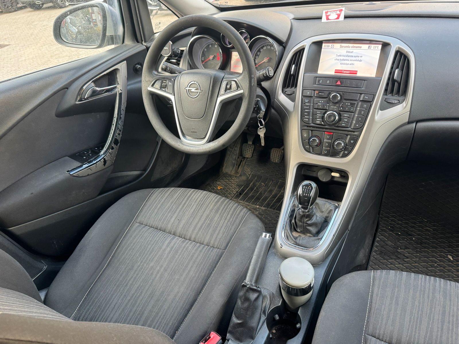 Opel Astra 2012 — photo 13