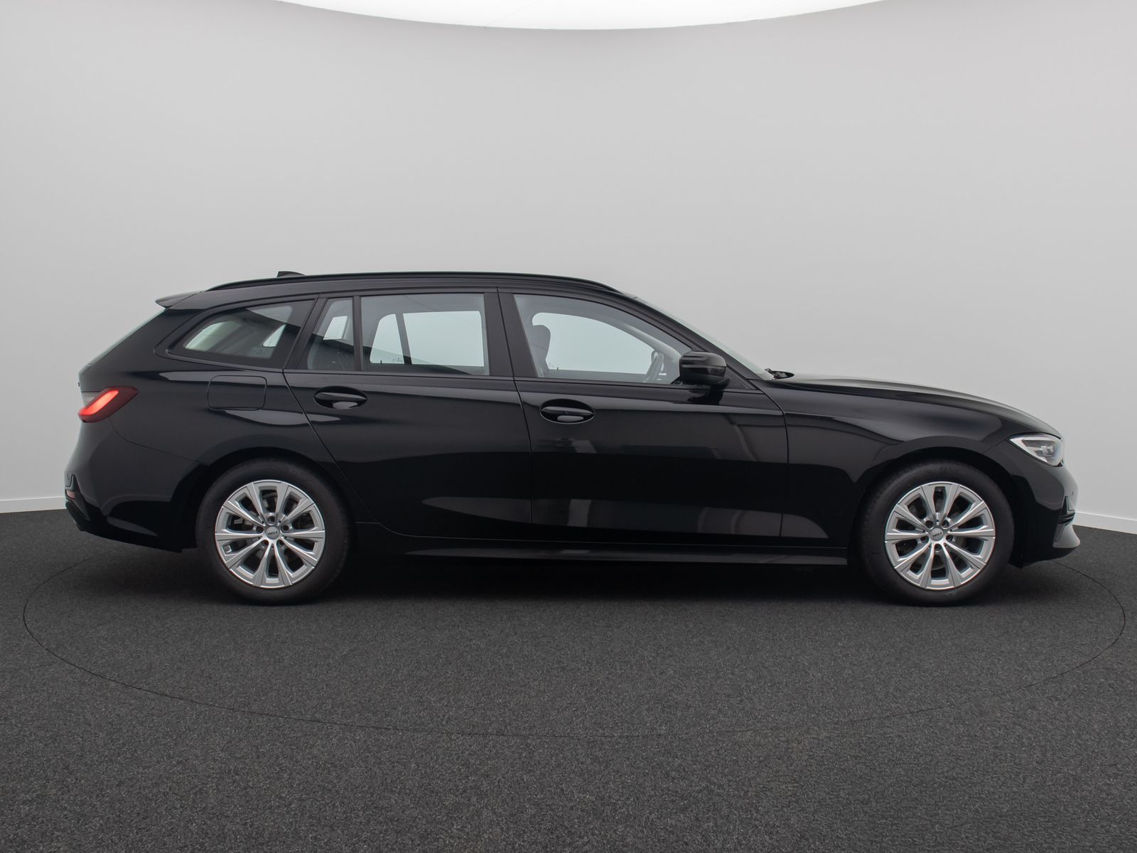 Fahrzeugabbildung BMW 320d DAB CockPitPro PDC DrivingAssist Alarm LED