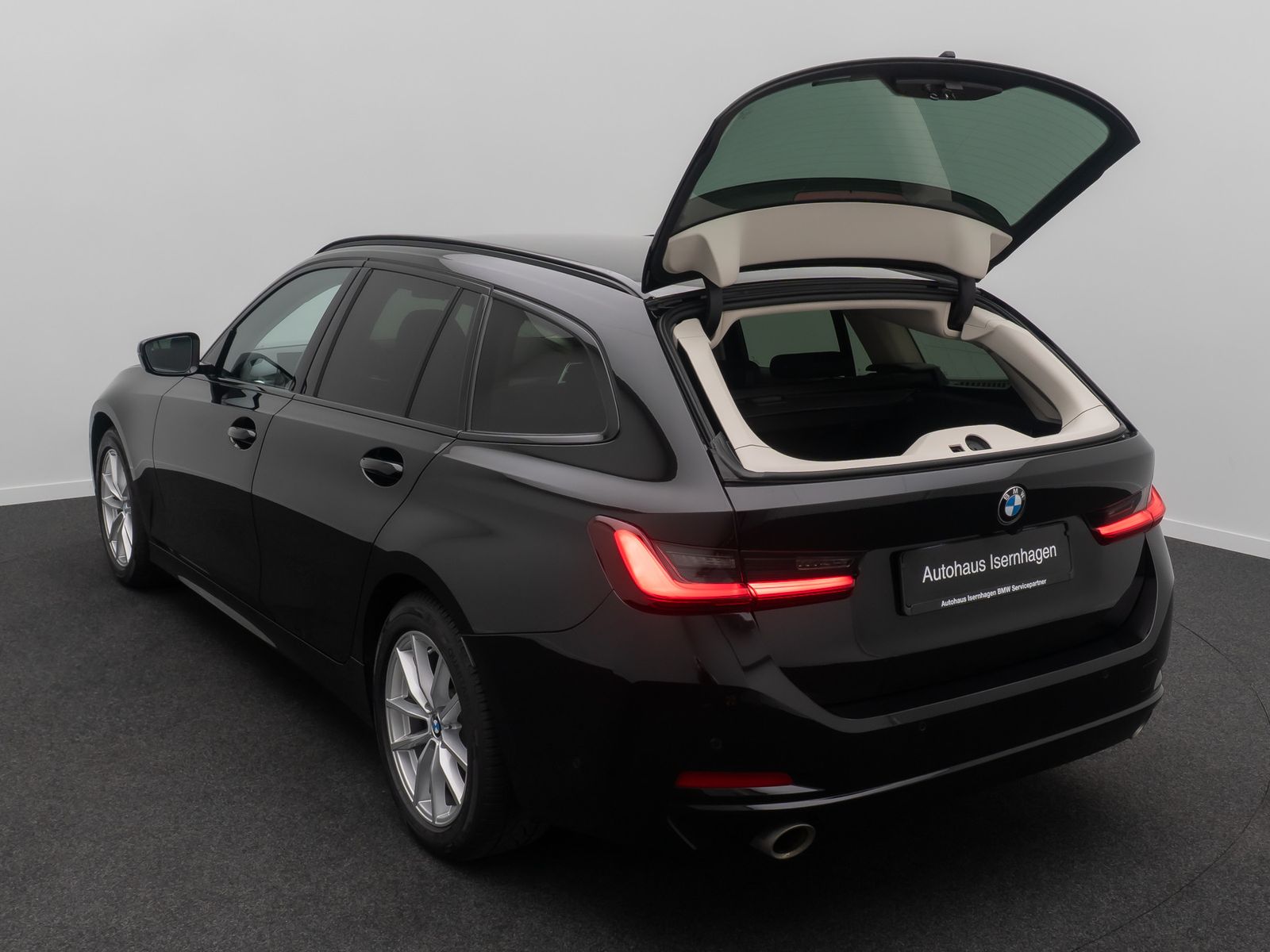 Fahrzeugabbildung BMW 318i GeschwindigReg Alarm HiFi Kamera Widscreen