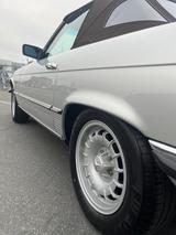Mercedes-Benz SL 280 Besondere Farbkombination - Mercedes-Benz aus 1982: Cabrio