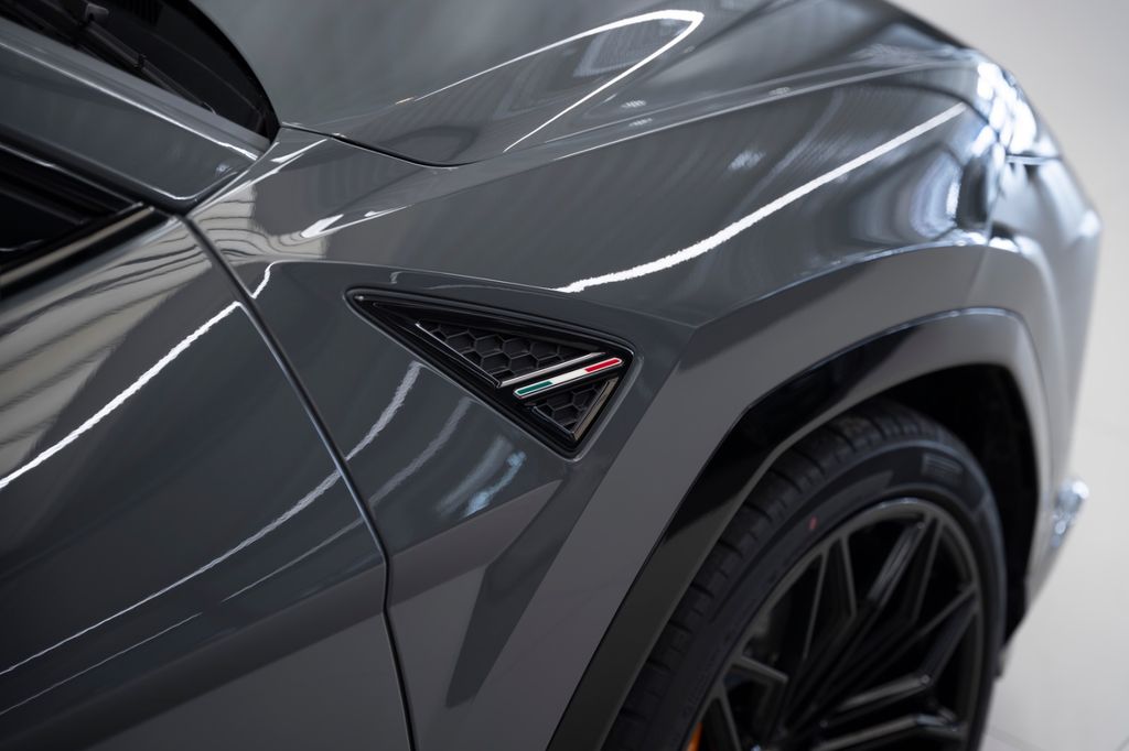 Urus 4.0 V8 SE GREY/ORANGE PANO B&O CARBON - Bild 9