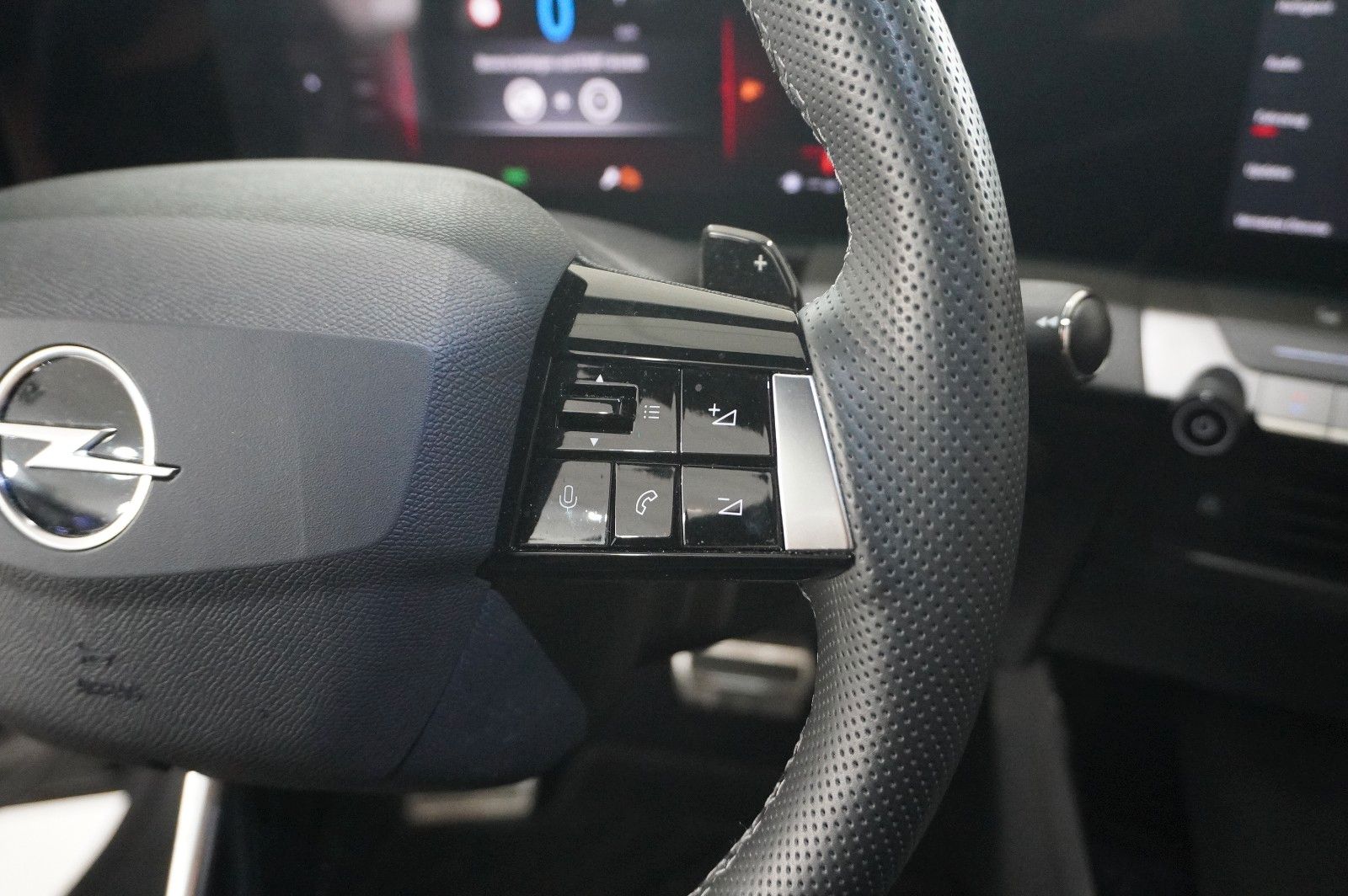 Fahrzeugabbildung Opel Astra L Lim. 1.6 HYBRID GS SPORT NAVI/LED/360°