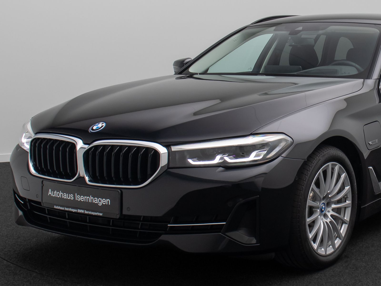 Fahrzeugabbildung BMW 530e Alarm AHK HUD DAB 4xKlima HiFi Leder Sport