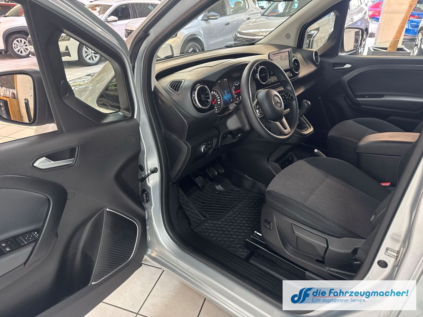 Fahrzeugabbildung Mercedes-Benz Citan Kombi 113 Tourer AHK DAB SHZ Totwi Spur.Ve