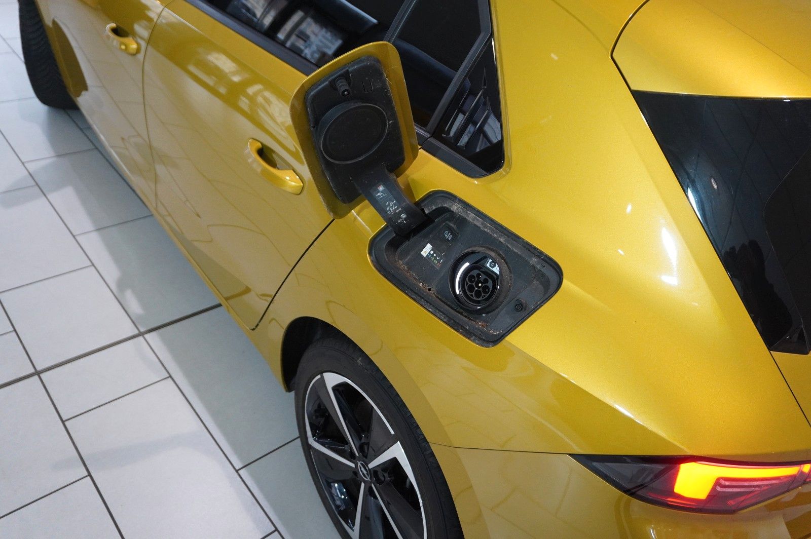 Fahrzeugabbildung Opel Astra L Lim. 1.6 HYBRID EDIT. NAVI/SPORT/KAMERA