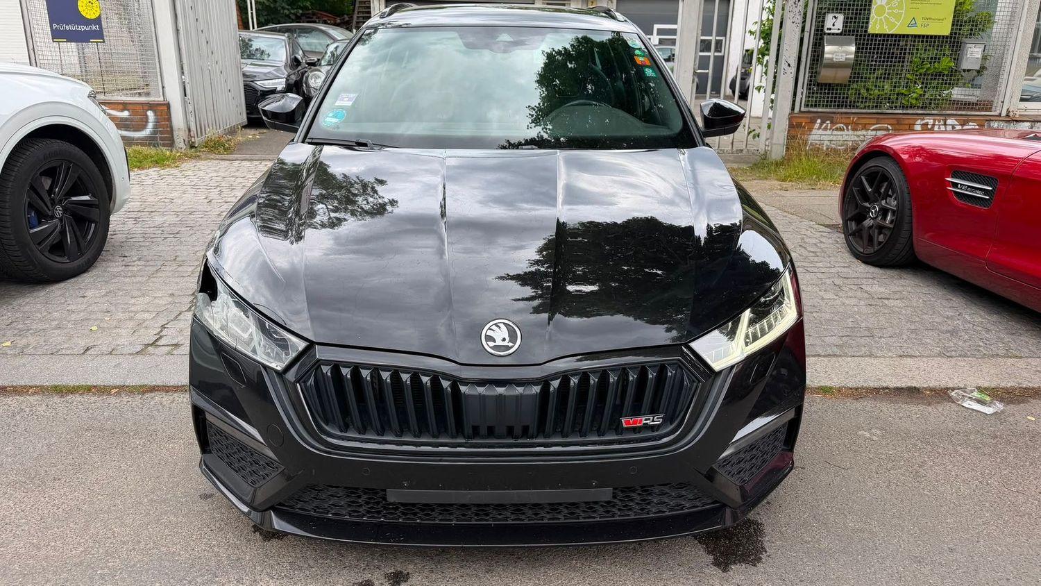 Skoda Octavia 2.0TDi RS Vol-Lane-Side-VLed-DigitalCock