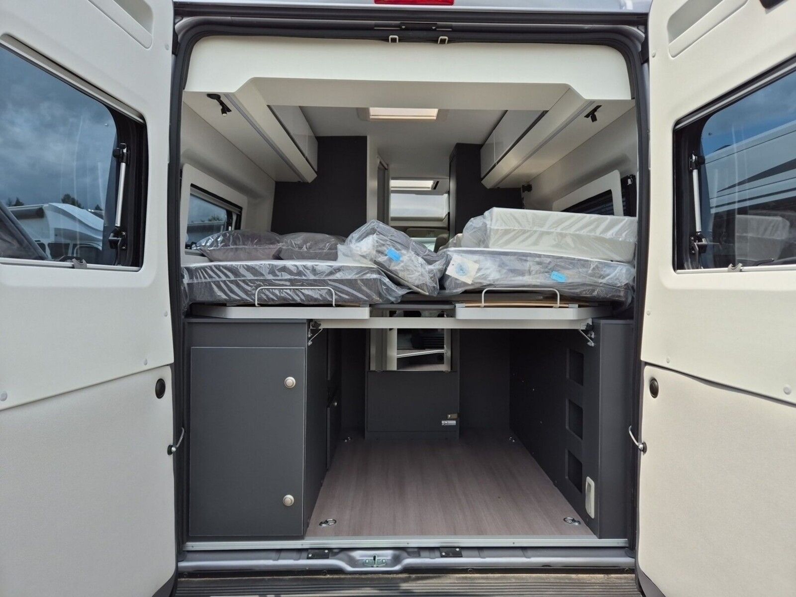 Fahrzeugabbildung Adria Twin Supreme 640 SLB Markise,Lith,Solar,Radio...